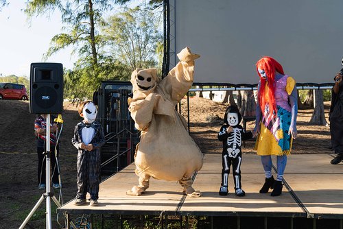 a group of people in clothing on a stage<br />
