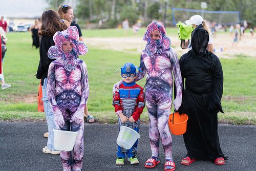 a group of people in clothing<br />
