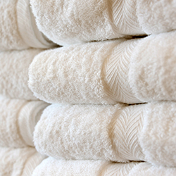 a stack of white towels<br />
