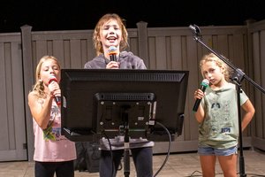 children singing on the microphone