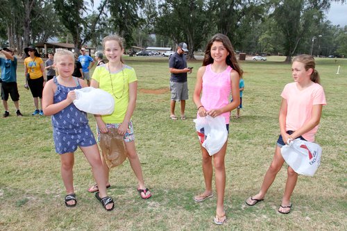 a group of children holding plastic bags<br />
