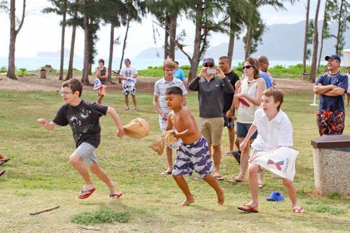 a group of children holding plastic bags<br />
