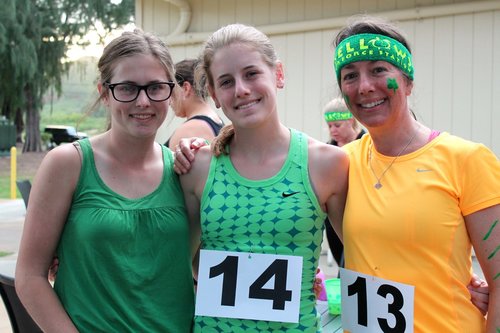 a group of women wearing matching outfits<br />
