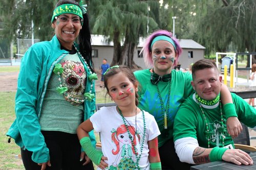 a group of people wearing green outfits<br />
