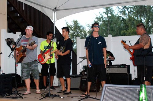 a group of men playing instruments<br />
